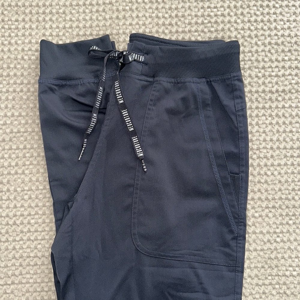 MED COUTURE JOGGER SCRUBS SIZE ST